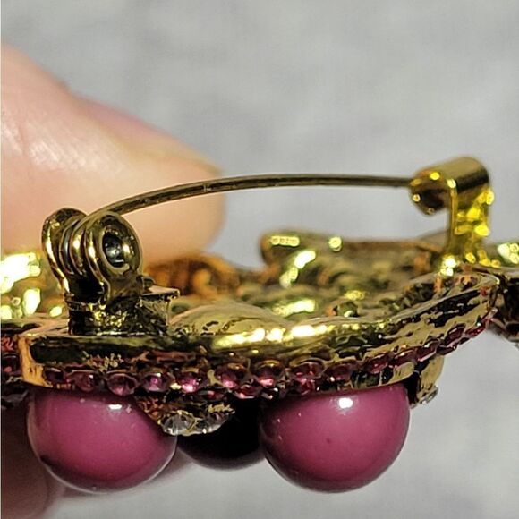 Austrian Crystal Christmas Mouse Brooch - Picture 5 of 10